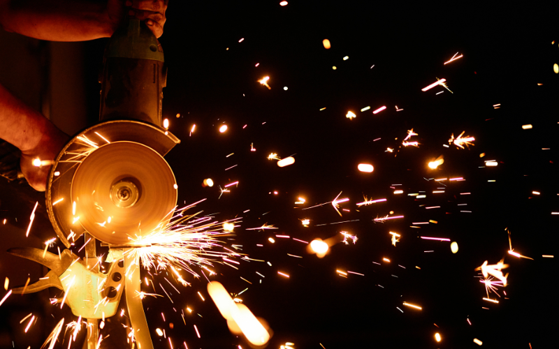 What are the best techniques for grinding objects of various shapes?